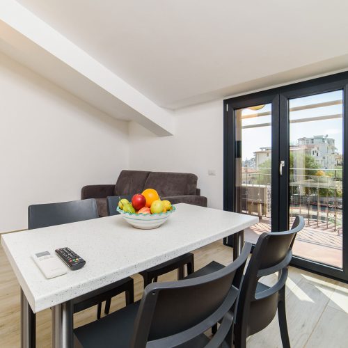 Bilocale con terrazzino