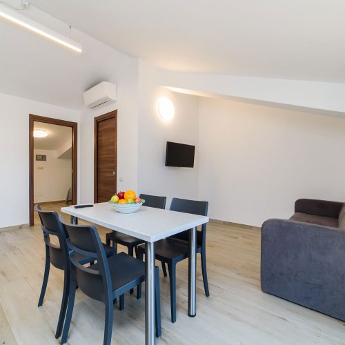 Bilocale con terrazzino