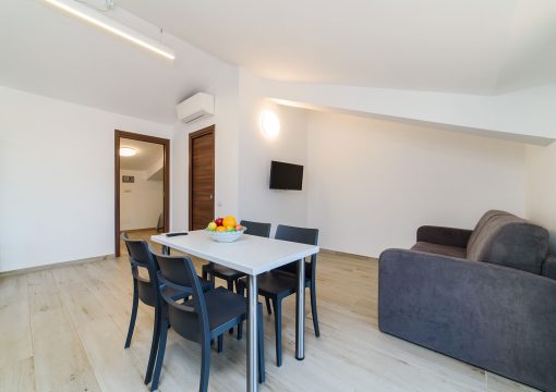 Bilocale con terrazzino