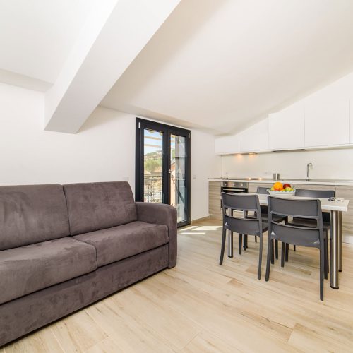 Bilocale con terrazzino