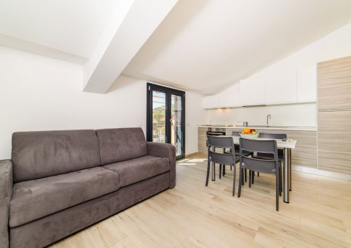 Bilocale con terrazzino