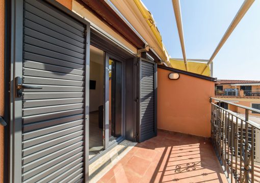 Bilocale con balcone