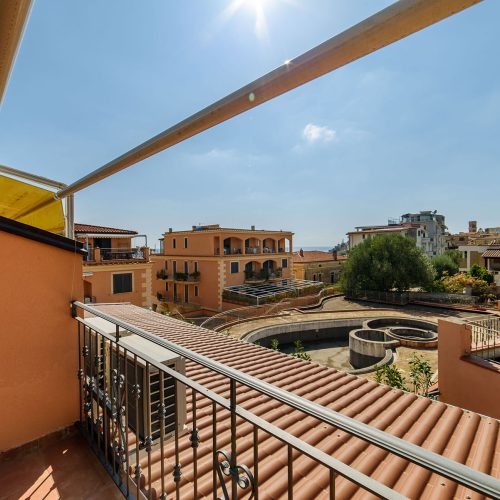 Bilocale con balcone